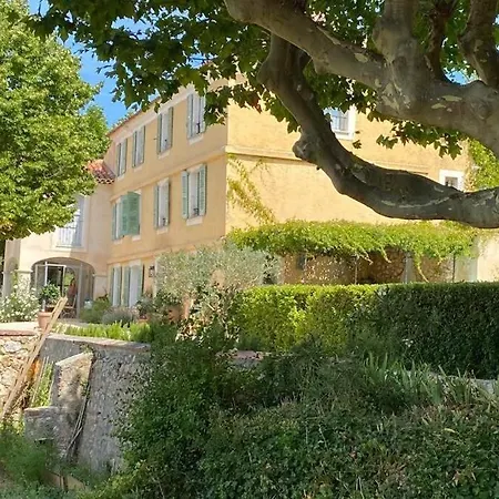 Bastide Au Milieu Des Vignes Et Des Oliviers
