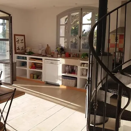 Bastide Au Milieu Des Vignes Et Des Oliviers Holiday home *