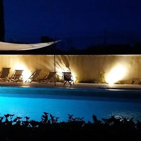 Bastide Au Milieu Des Vignes Et Des Oliviers